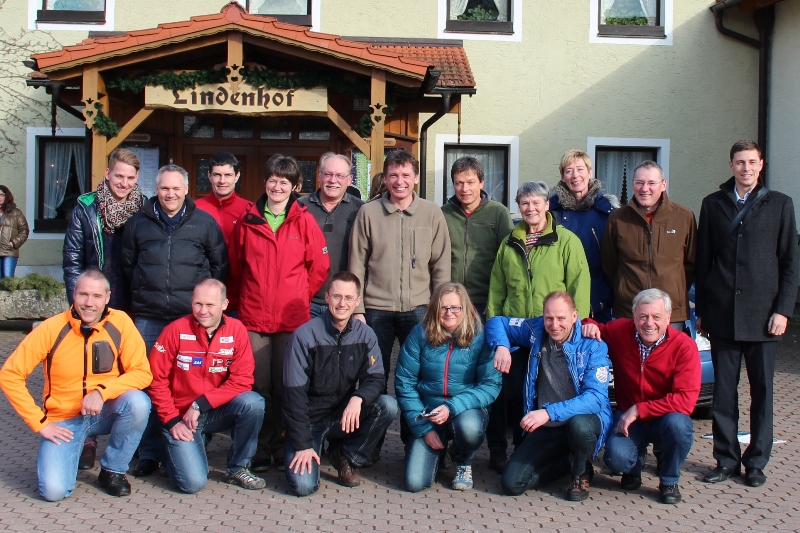 Gruppenbild mit einem Großteil der Tagungsteilnehmer in Hetzenbach